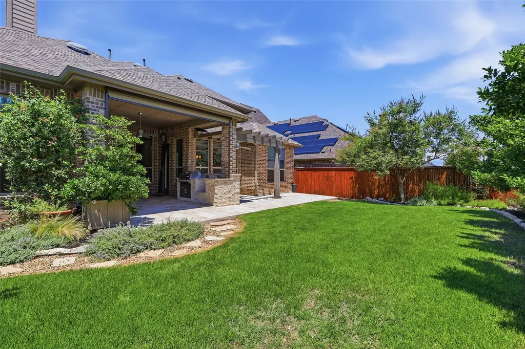 1400 Bluebell Avenue Lantana TX 76226