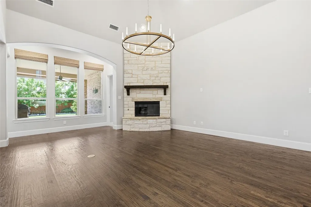 1400 Bluebell Avenue Lantana TX 76226