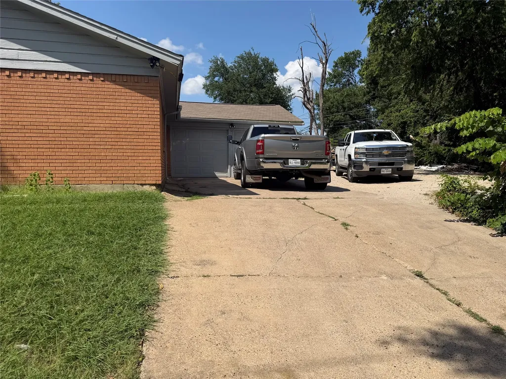 13206 Blossomheath Lane Dallas TX 75240