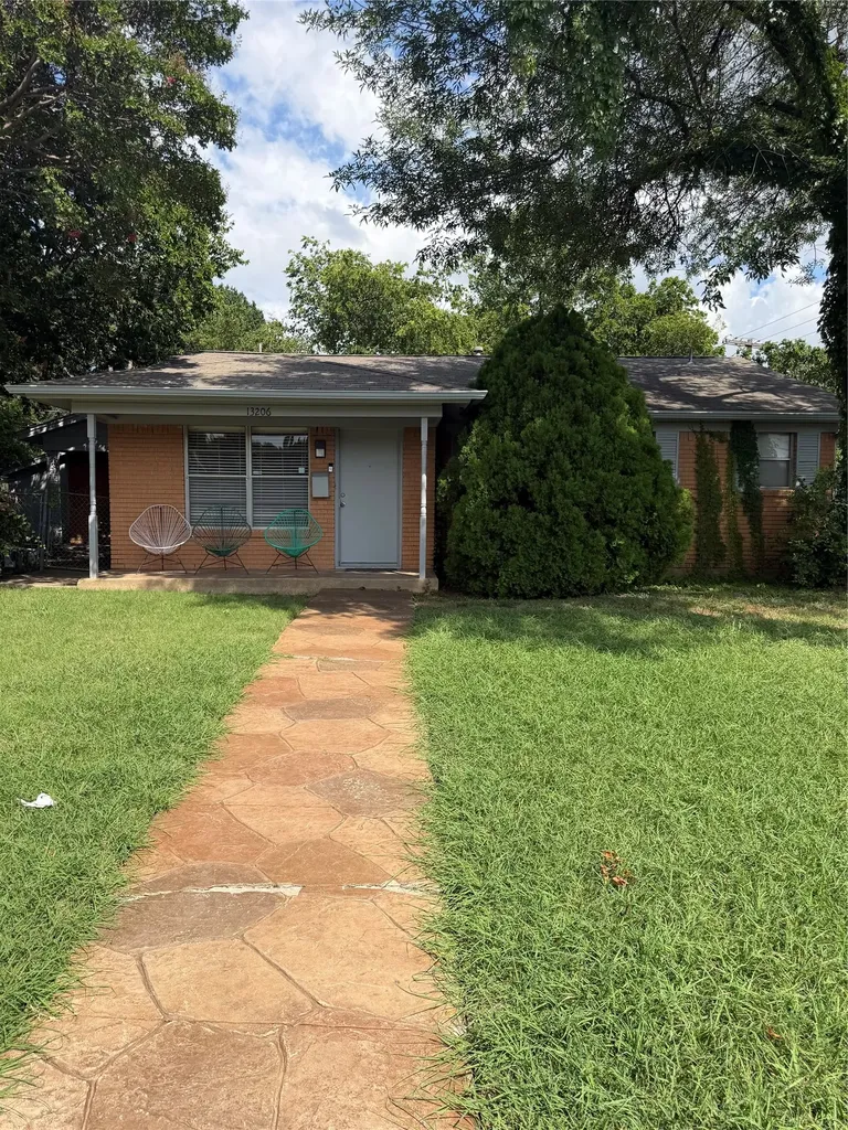 13206 Blossomheath Lane Dallas TX 75240