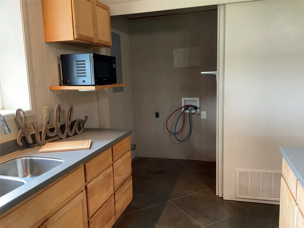 392 County Road 1410 Morgan TX 76671