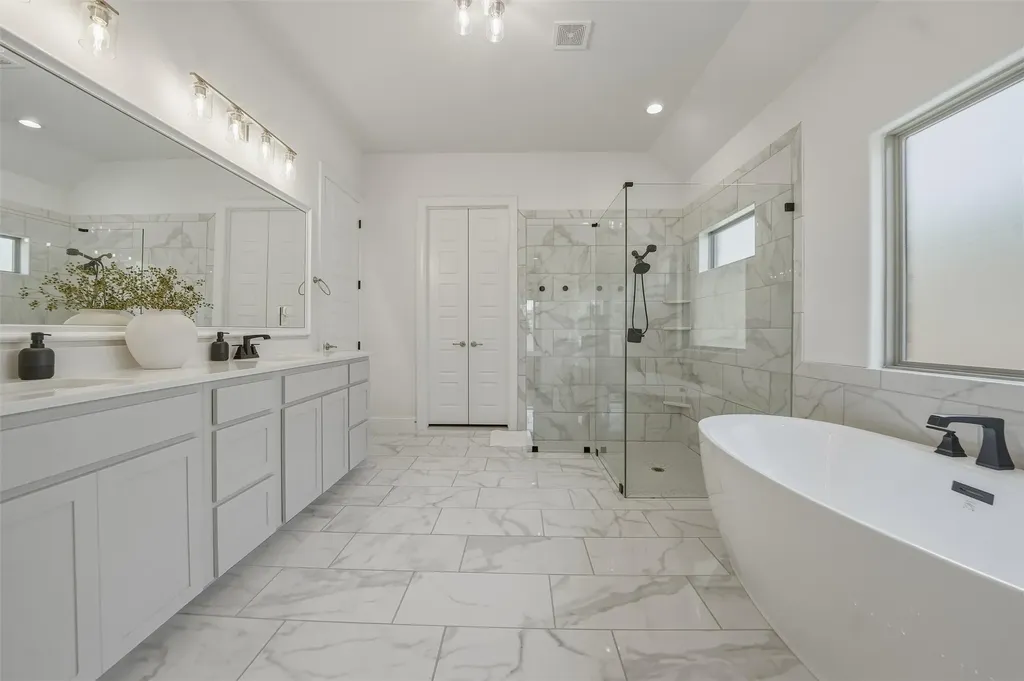 8110 Spanish Hills Drive Benbrook TX 76126