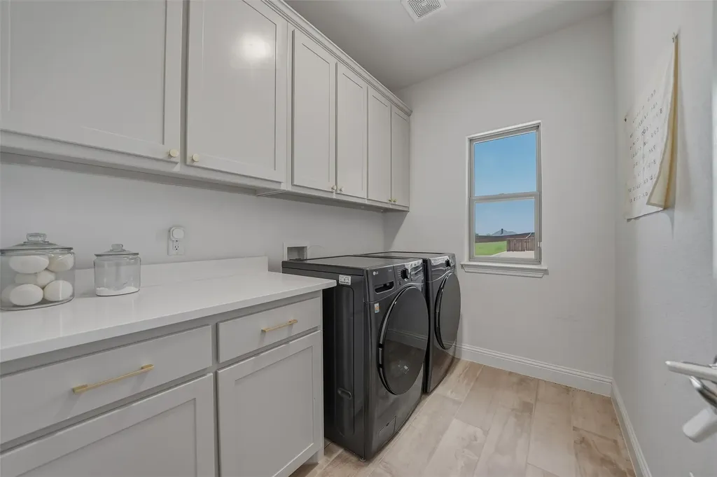 8110 Spanish Hills Drive Benbrook TX 76126