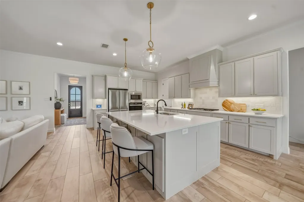 8110 Spanish Hills Drive Benbrook TX 76126