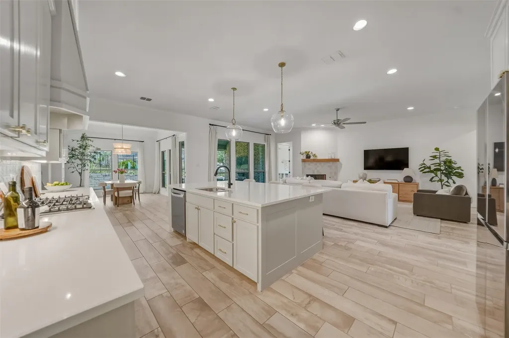 8110 Spanish Hills Drive Benbrook TX 76126