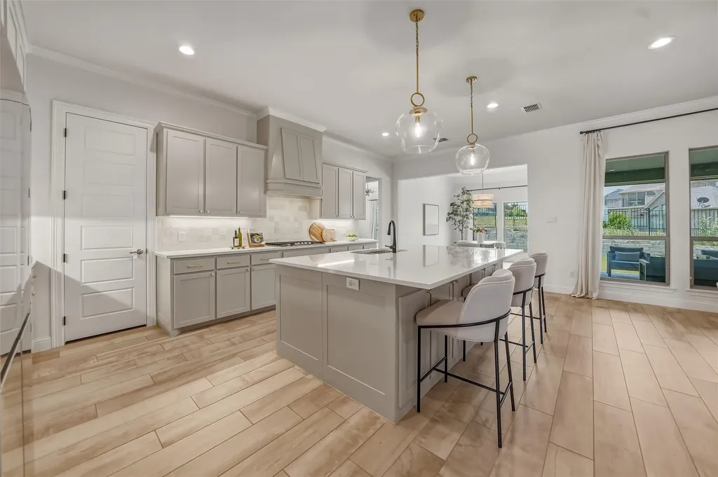 8110 Spanish Hills Drive Benbrook TX 76126