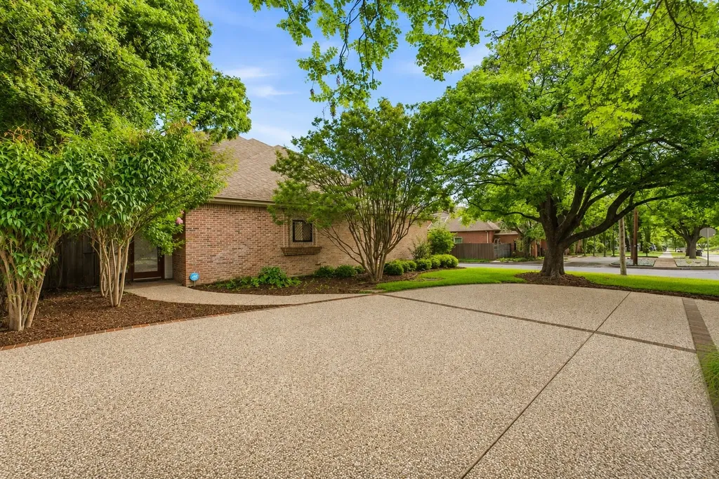 4000 W 5th Street Fort Worth TX 76107