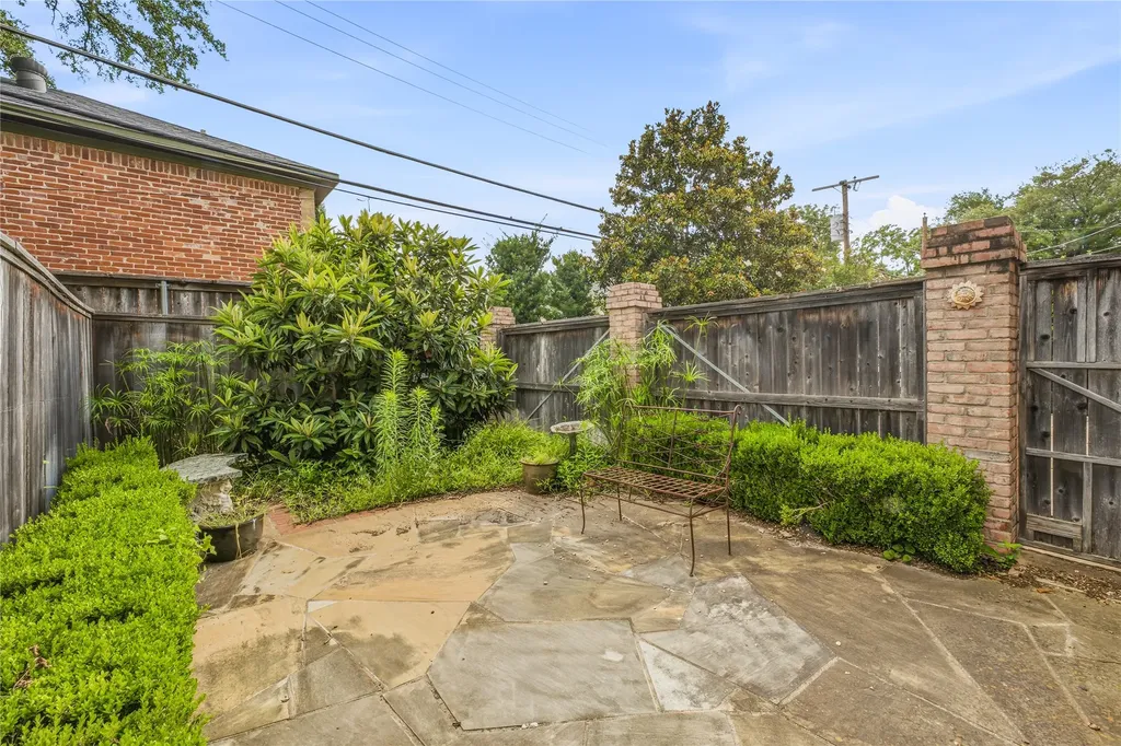 4000 W 5th Street Fort Worth TX 76107