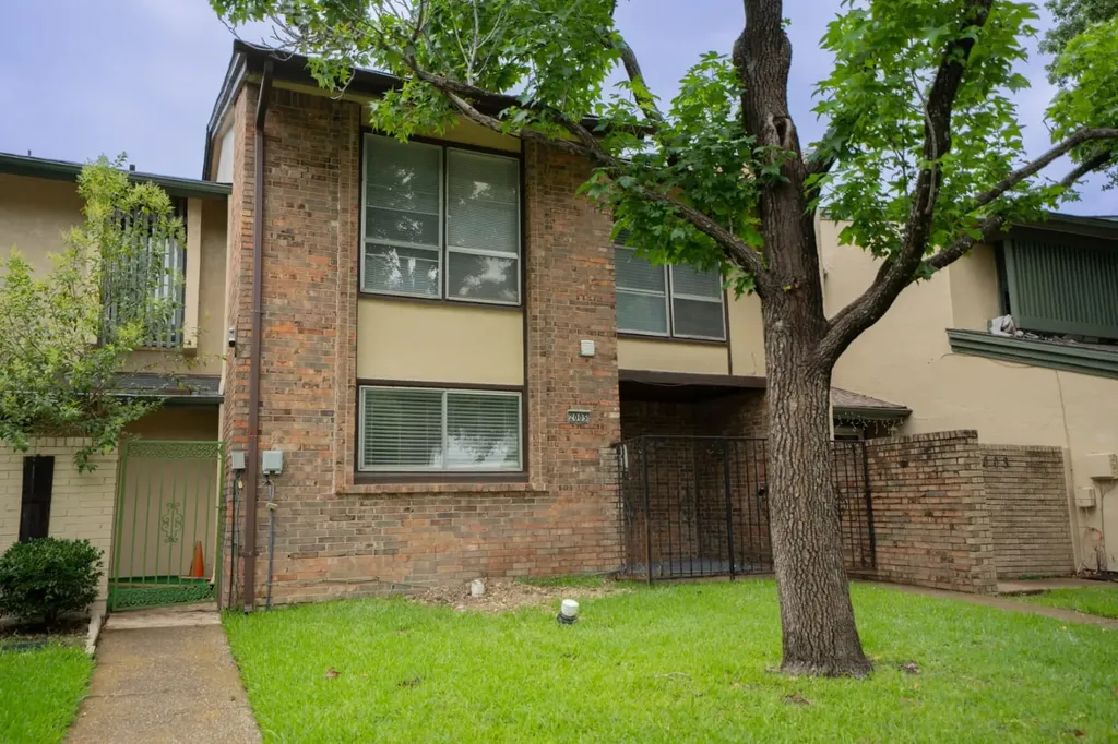2005 Town Court Garland TX 75041