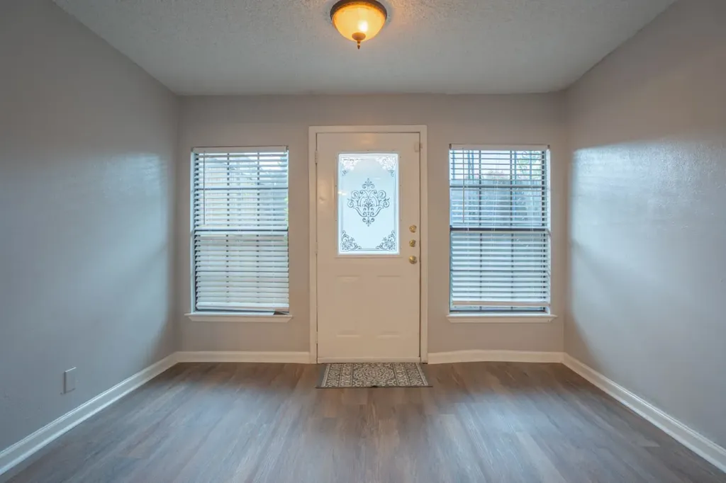 2005 Town Court Garland TX 75041
