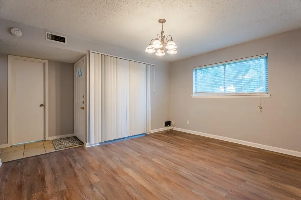 2005 Town Court Garland TX 75041