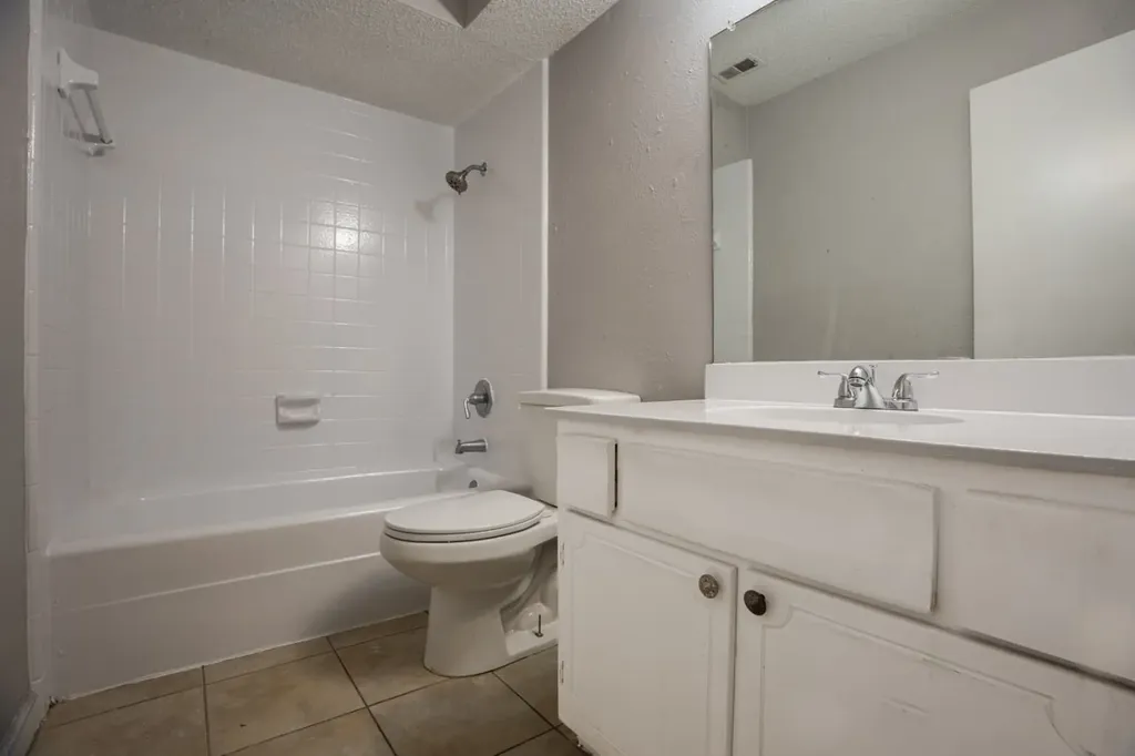 2005 Town Court Garland TX 75041