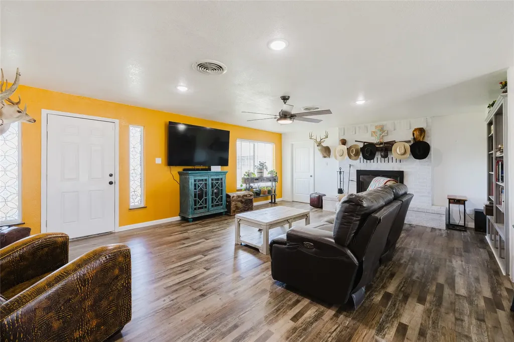 6217 Highway 183 Cisco TX 76437