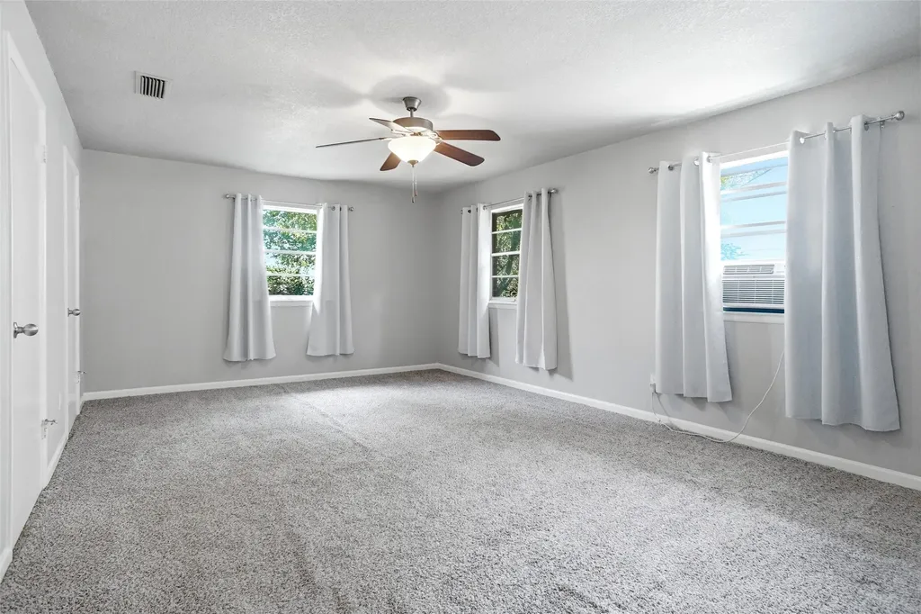 5920 Diamond Oaks Drive S Haltom City TX 76117