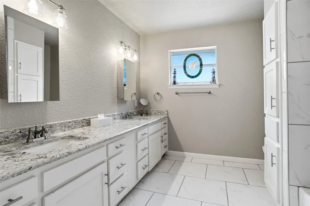 5920 Diamond Oaks Drive S Haltom City TX 76117