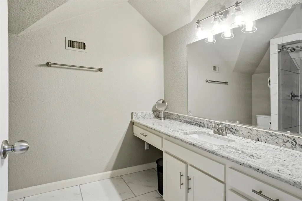 5920 Diamond Oaks Drive S Haltom City TX 76117