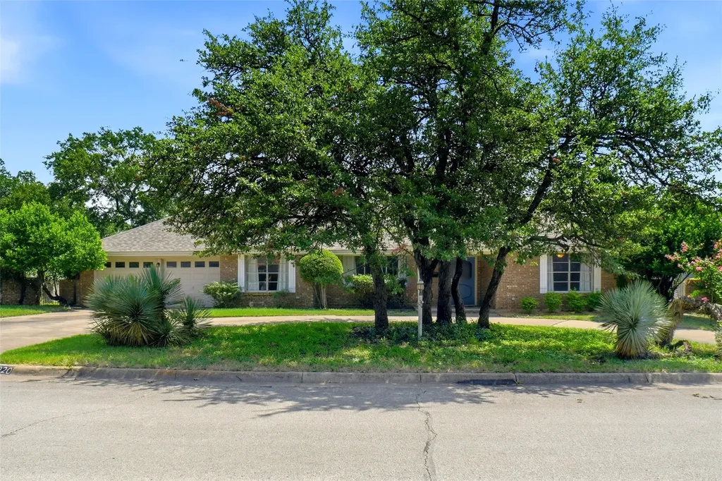 5920 Diamond Oaks Drive S Haltom City TX 76117