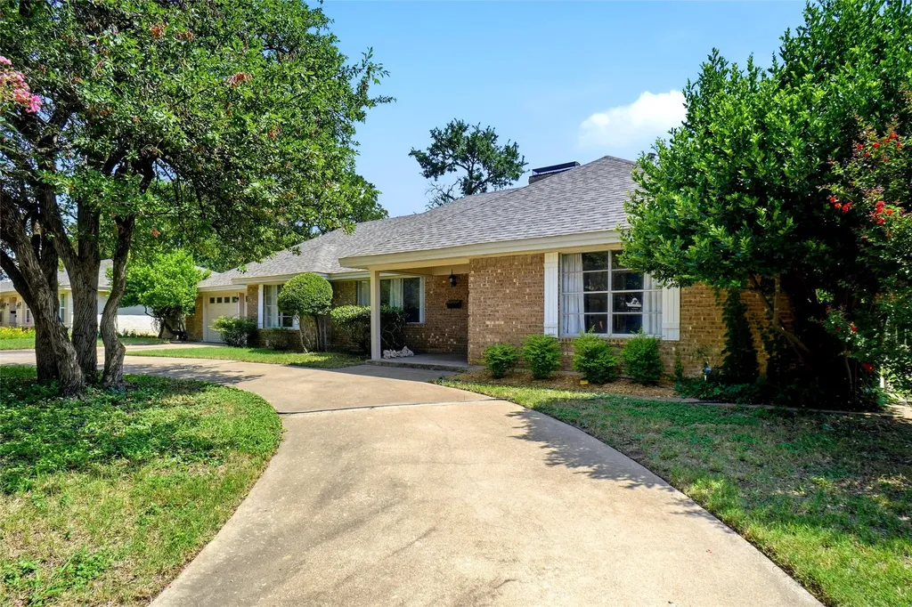 5920 Diamond Oaks Drive S Haltom City TX 76117