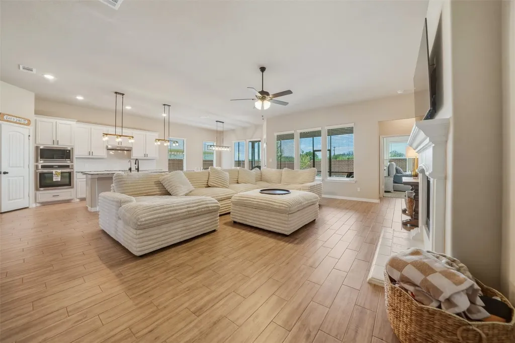 1516 Somerset Lane Weatherford TX 76087