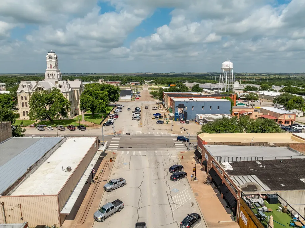 105 E Franklin Street Hillsboro TX 76645