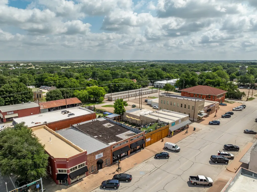 105 E Franklin Street Hillsboro TX 76645