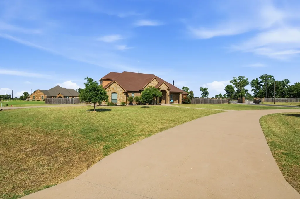 102 Brock Court Millsap TX 76066
