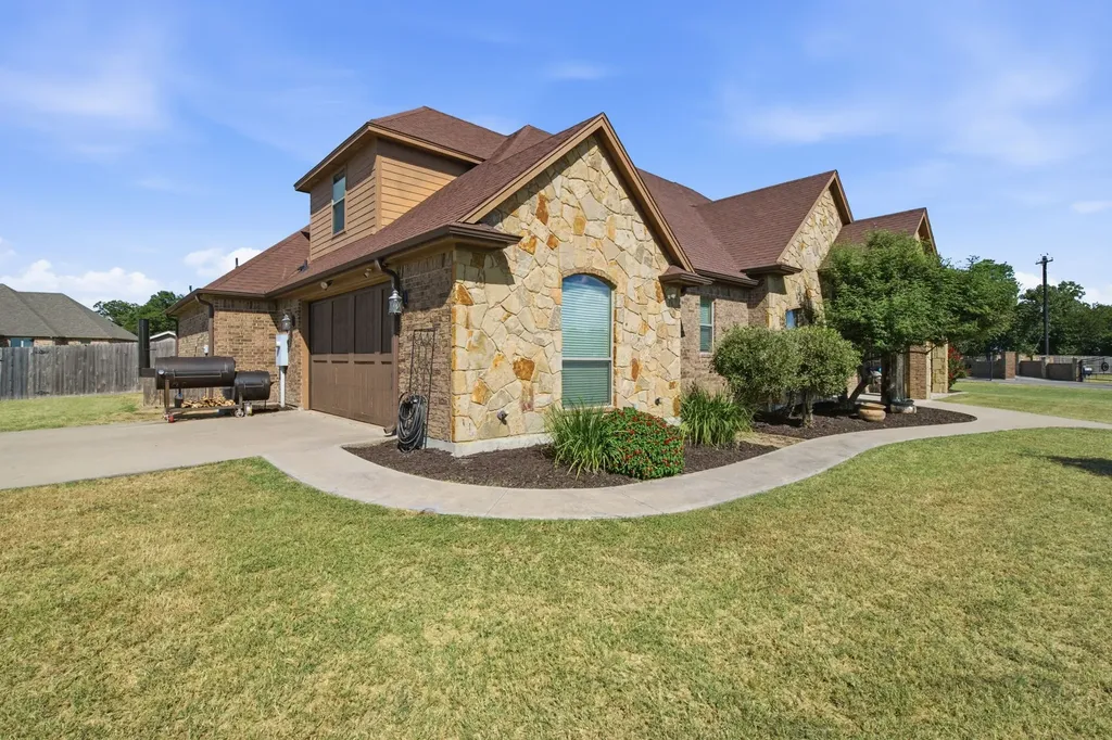 102 Brock Court Millsap TX 76066