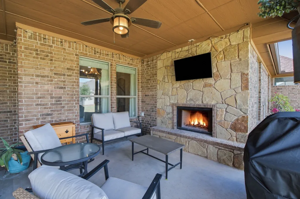 102 Brock Court Millsap TX 76066