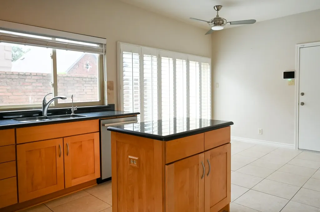 4115 Rive Lane Addison TX 75001