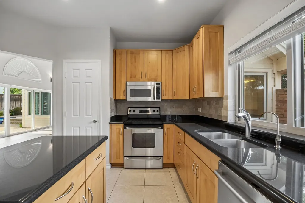 4115 Rive Lane Addison TX 75001