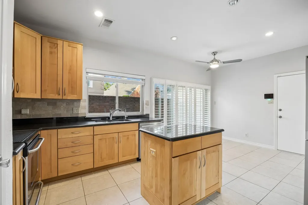 4115 Rive Lane Addison TX 75001