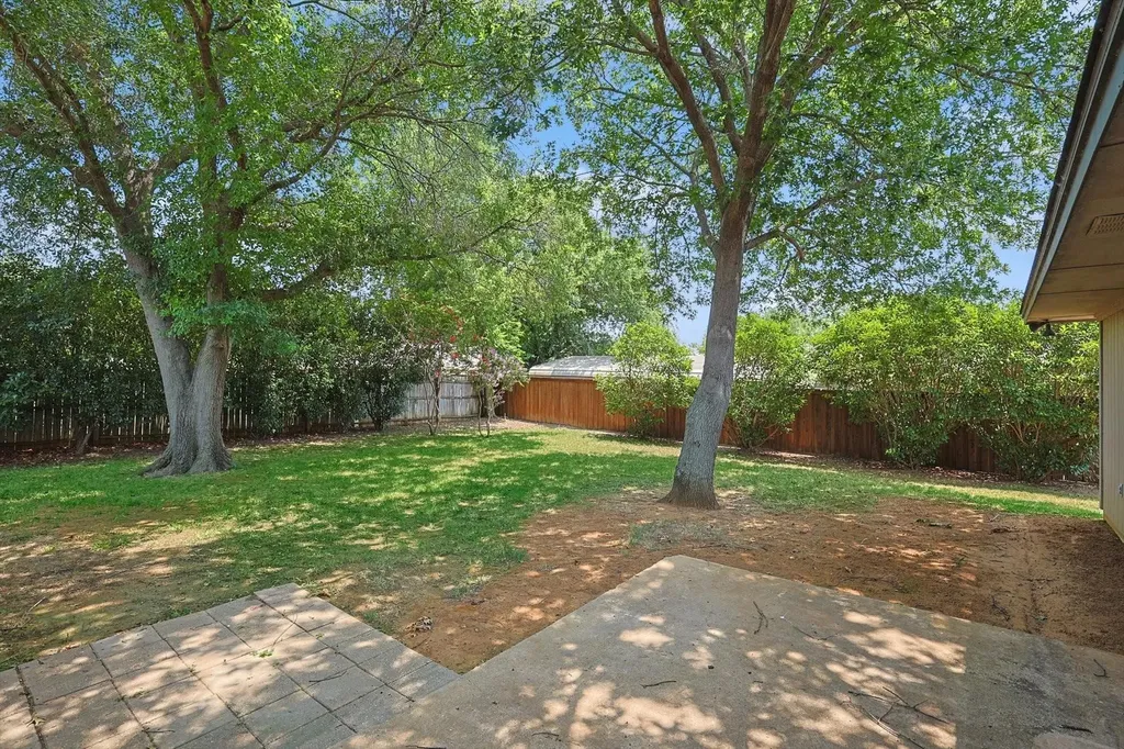 218 Raintree Drive Highland Village TX 75077