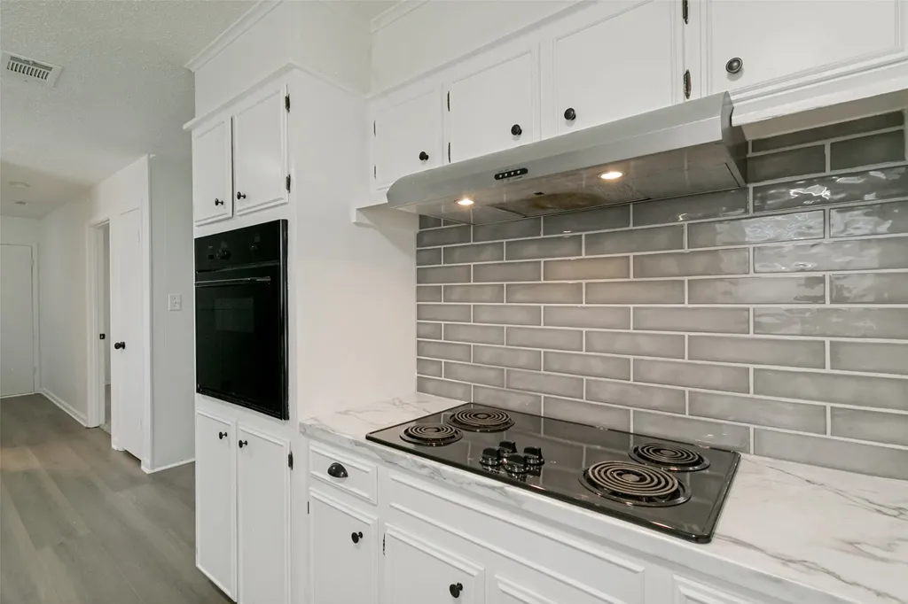 4009 Twilight Drive S Benbrook TX 76116