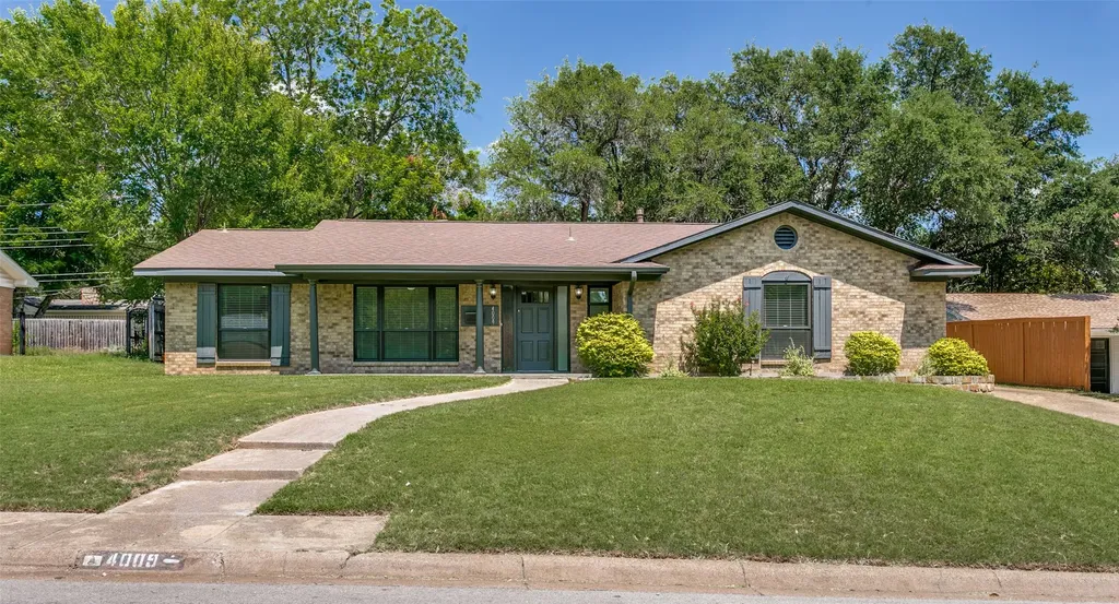 4009 Twilight Drive S Benbrook TX 76116