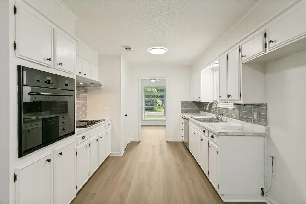4009 Twilight Drive S Benbrook TX 76116