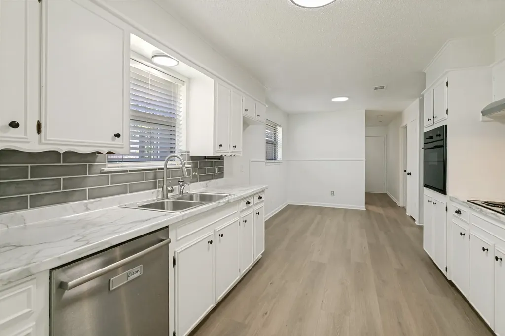 4009 Twilight Drive S Benbrook TX 76116