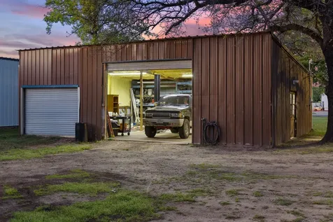 2338 N Tool Drive Seven Points TX 75143