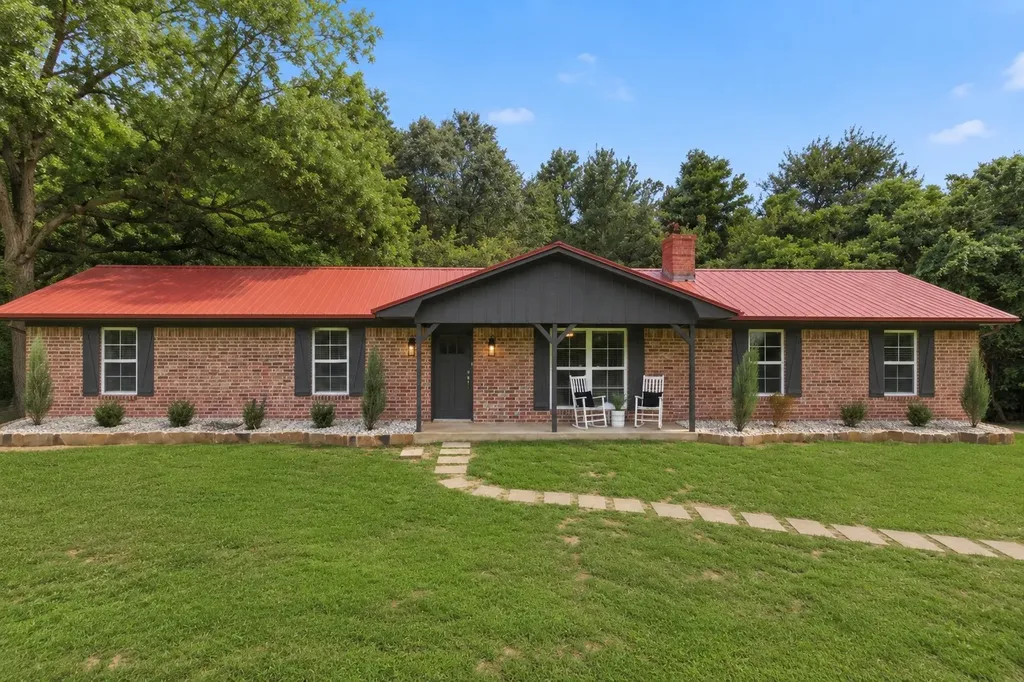 898 Farm Road 21 Mount Vernon TX 75457