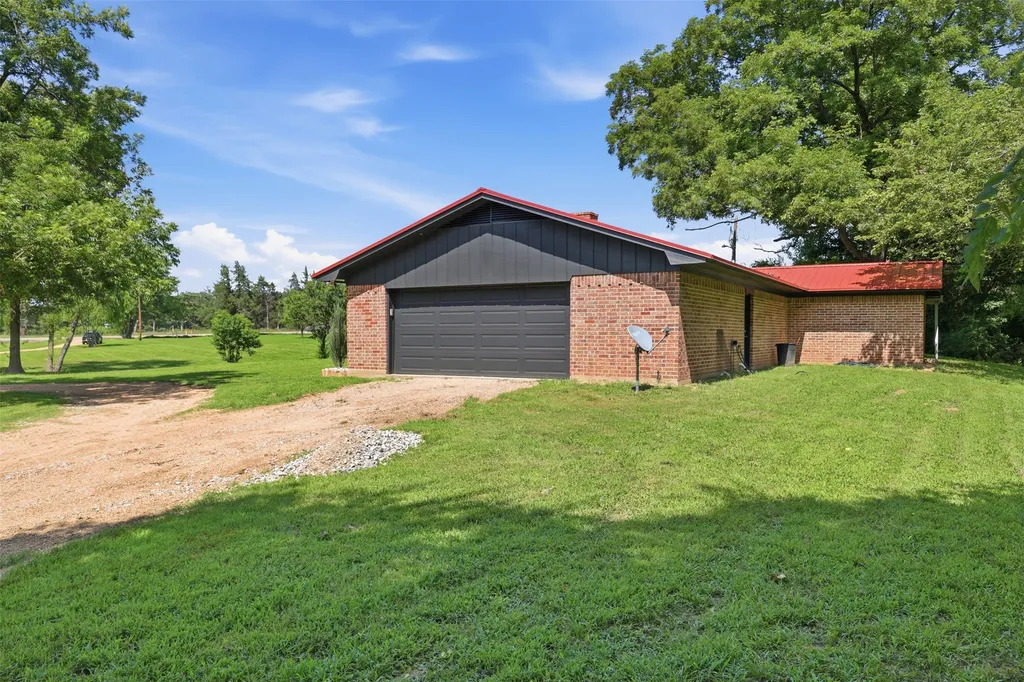 898 Farm Road 21 Mount Vernon TX 75457