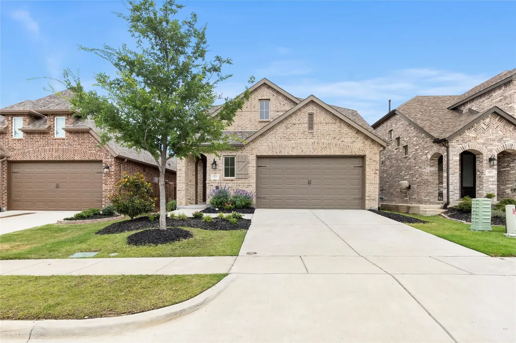 1822 Eagle Landing Van Alstyne TX 75495