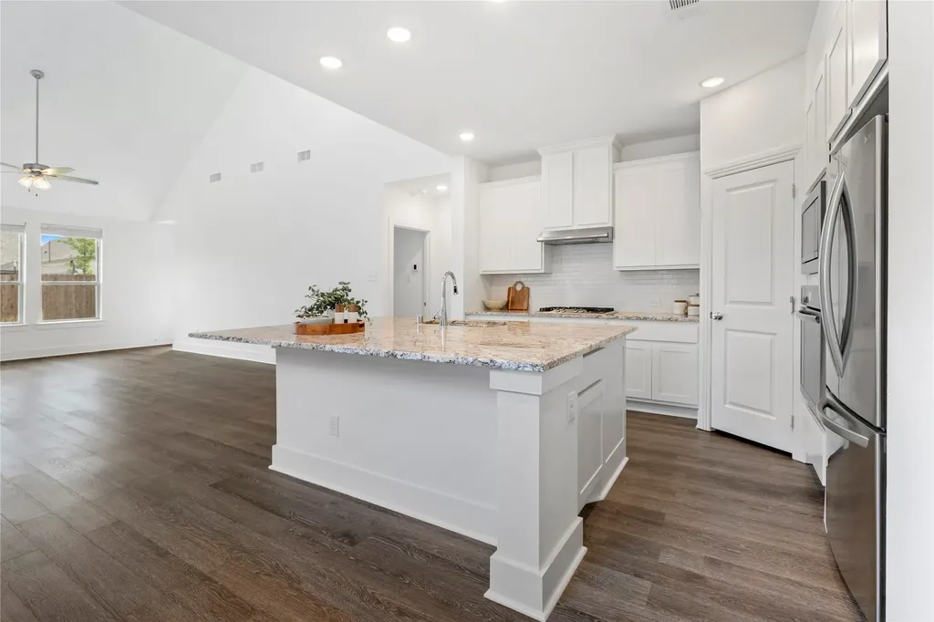 1822 Eagle Landing Van Alstyne TX 75495