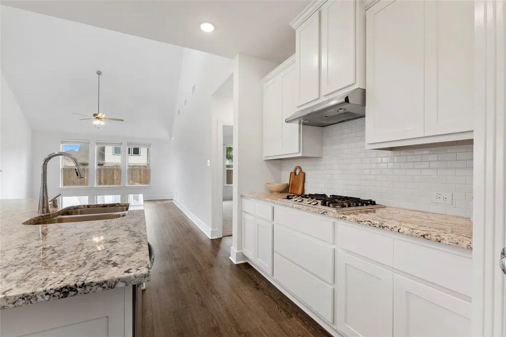 1822 Eagle Landing Van Alstyne TX 75495