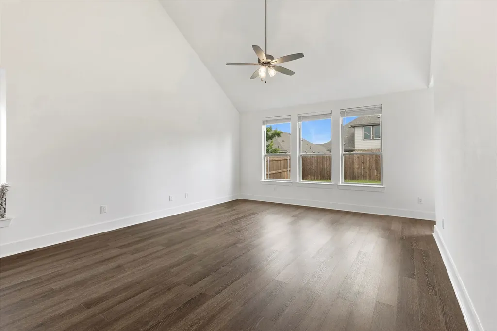 1822 Eagle Landing Van Alstyne TX 75495