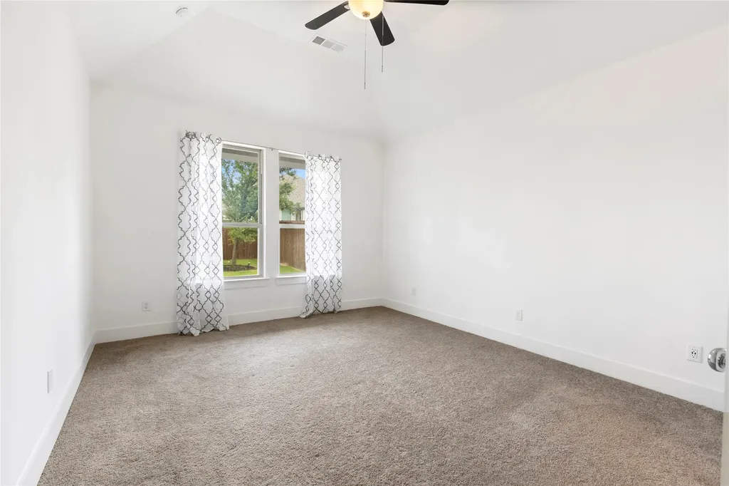 1822 Eagle Landing Van Alstyne TX 75495