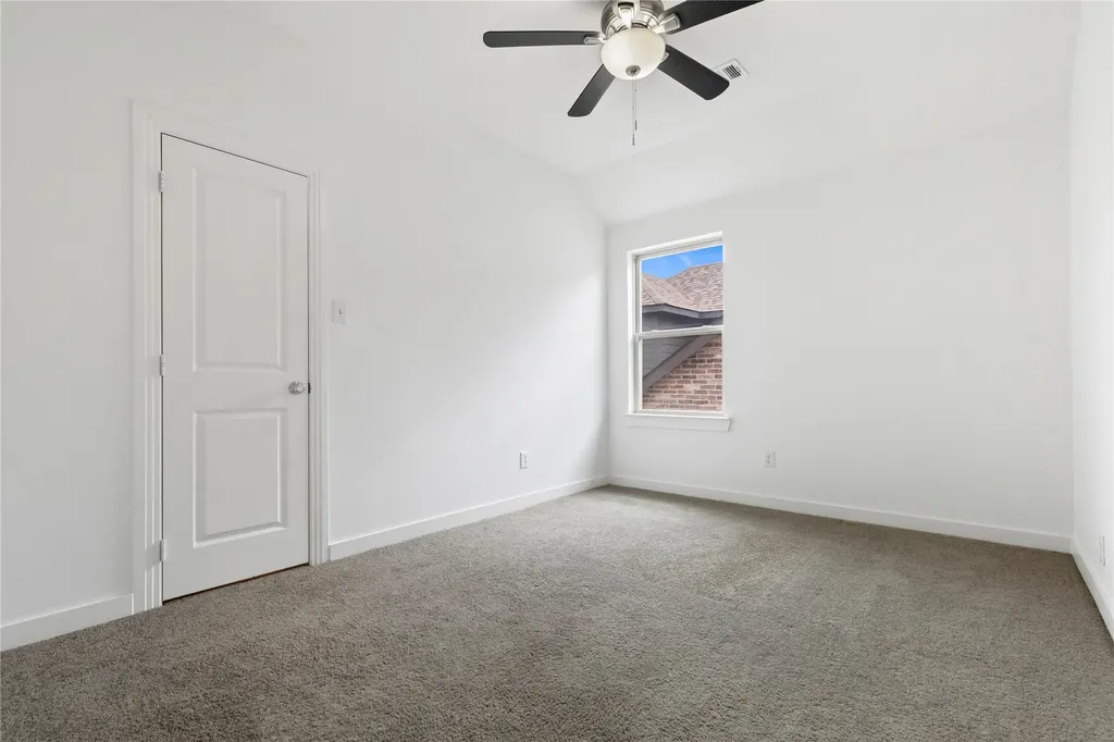 1822 Eagle Landing Van Alstyne TX 75495