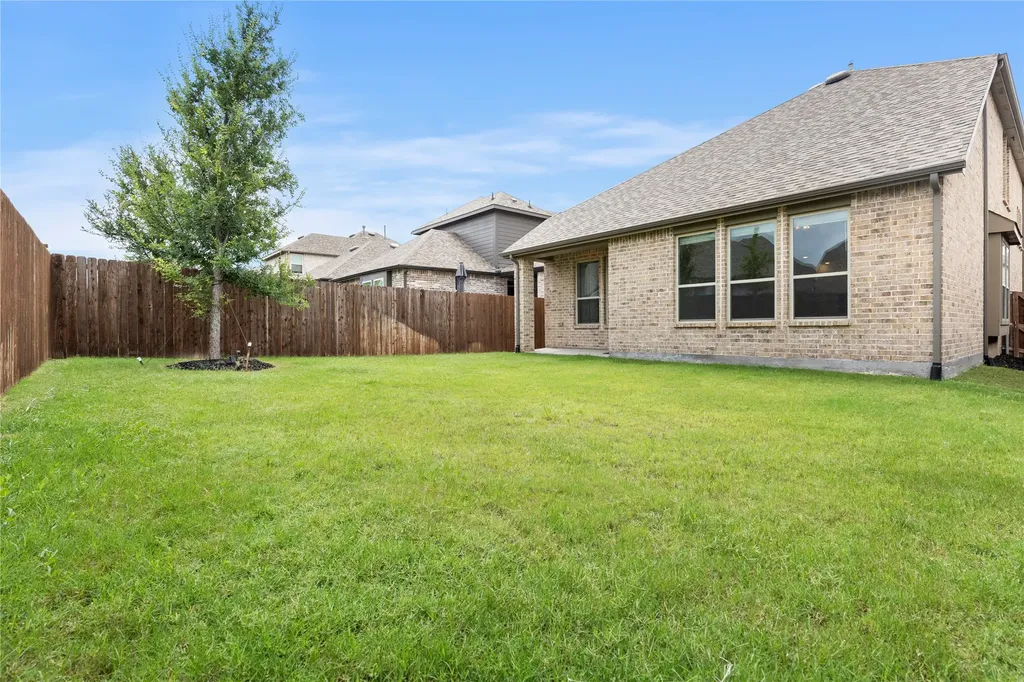 1822 Eagle Landing Van Alstyne TX 75495