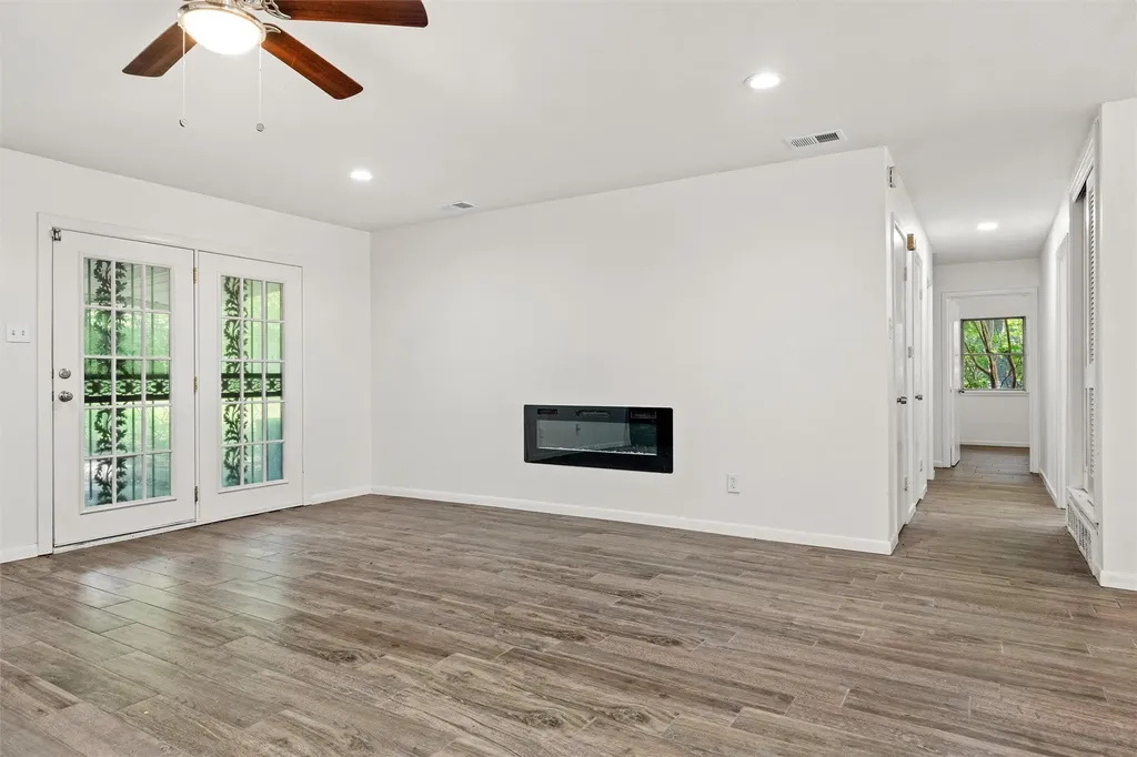 5605 Wales Avenue Fort Worth TX 76133