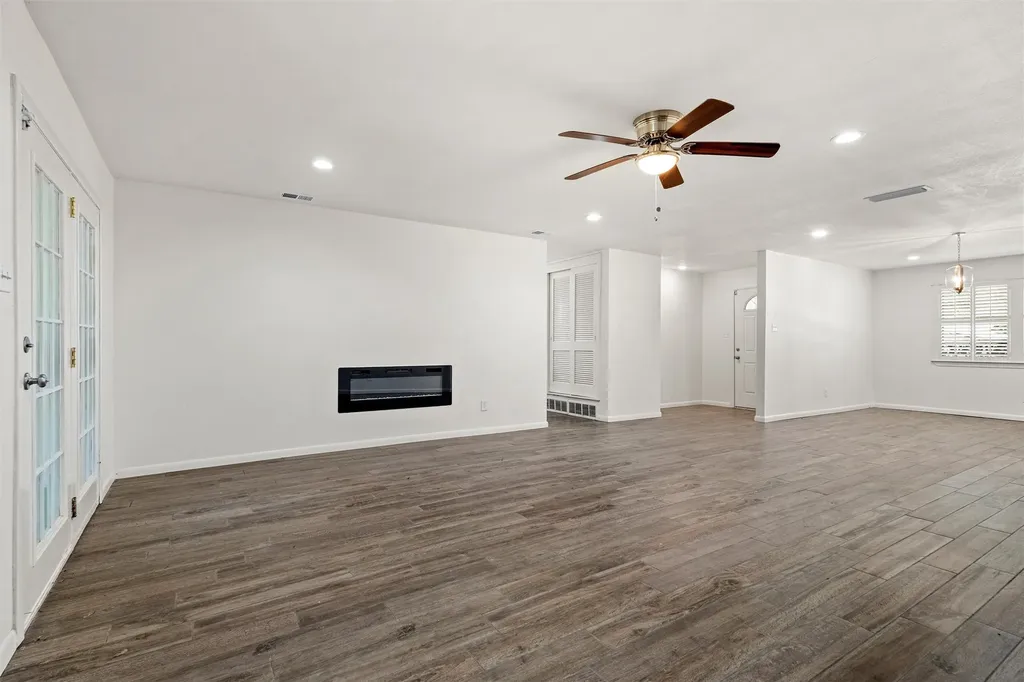 5605 Wales Avenue Fort Worth TX 76133