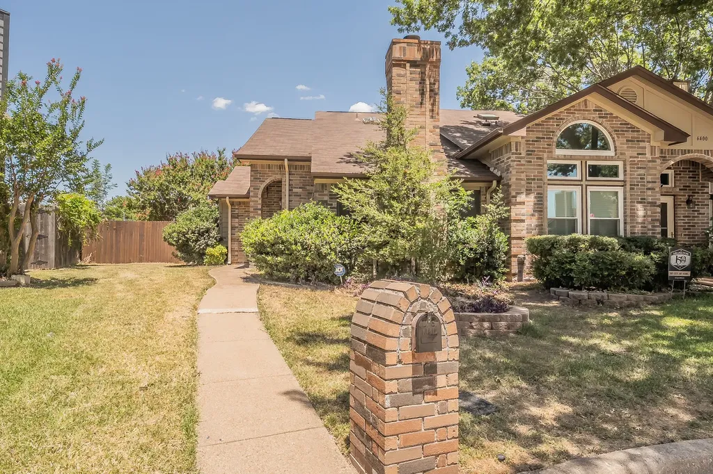 6402 Valleybrooke Court Arlington TX 76001