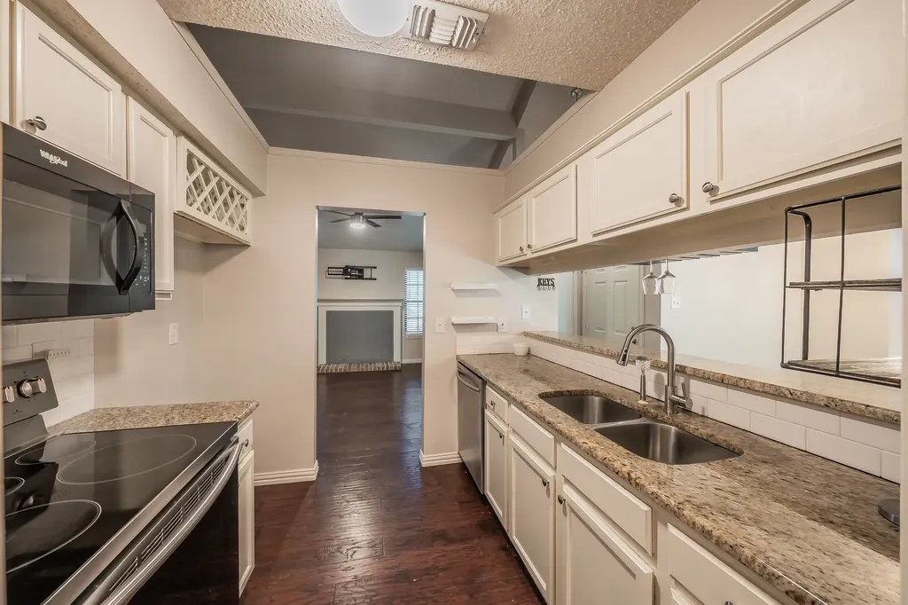 6402 Valleybrooke Court Arlington TX 76001
